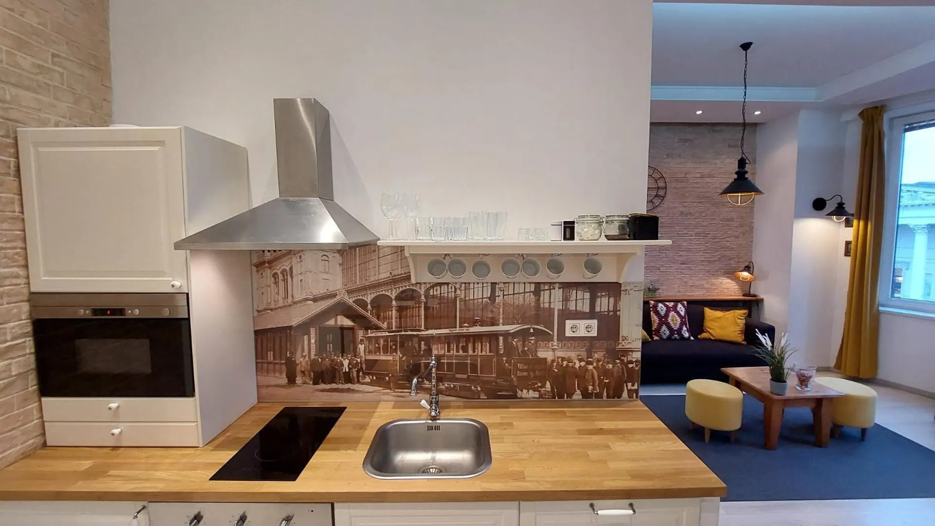 2 Separated Apts In 1 Price! Unique Downtown Views Budapešť